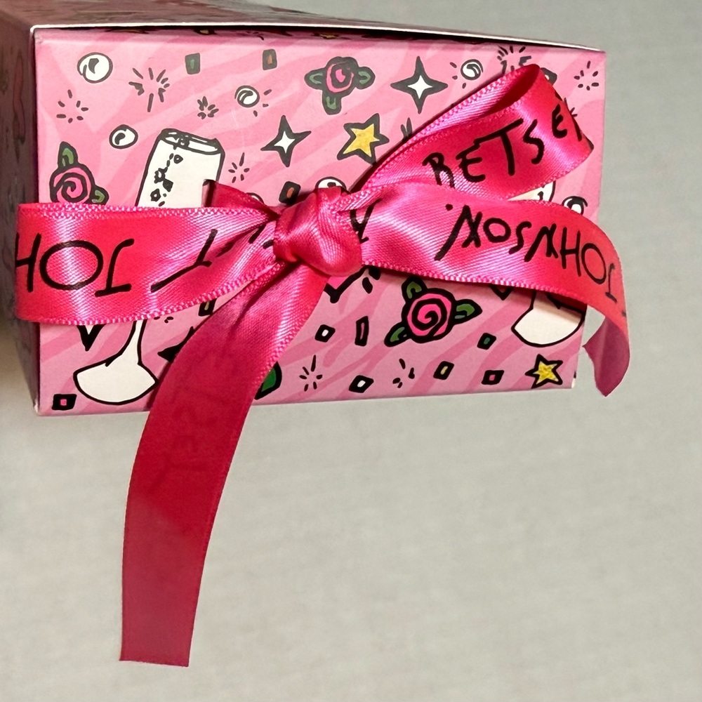 Betsey Johnson NWT Women’s Size 5-10 Two Pack Pink Polka Dot & Solid Plush Socks - Picture 6 of 6
